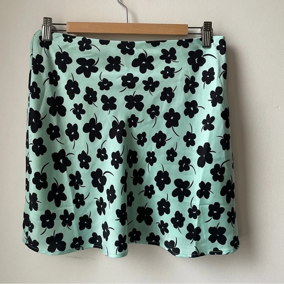NWT Cotton On mint green / aqua daisy print Santorini mini skirt small - Picture 4 of 7